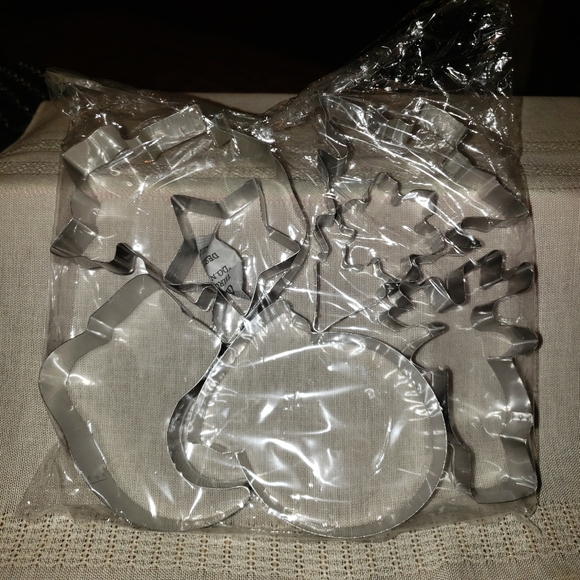 New Gia's Kitchen Elf and Friends 7 piece cookie cutters - Picture 3 of 3